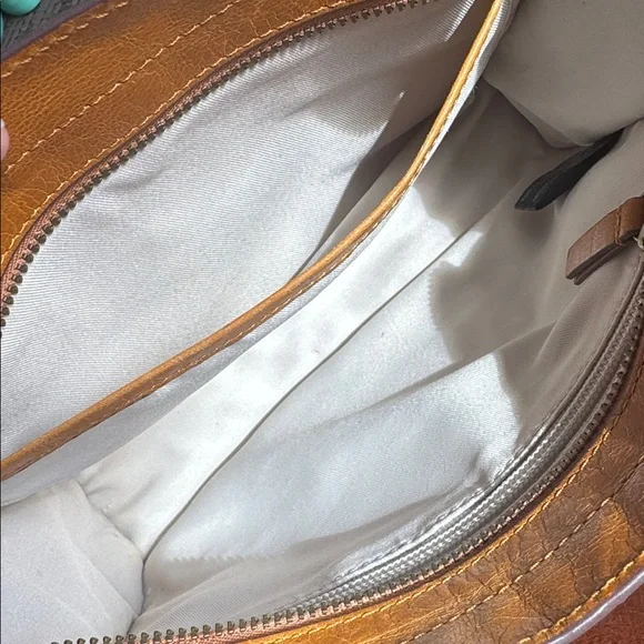 LODIS Ariana Organiser Crossbody - Picture 9 of 10